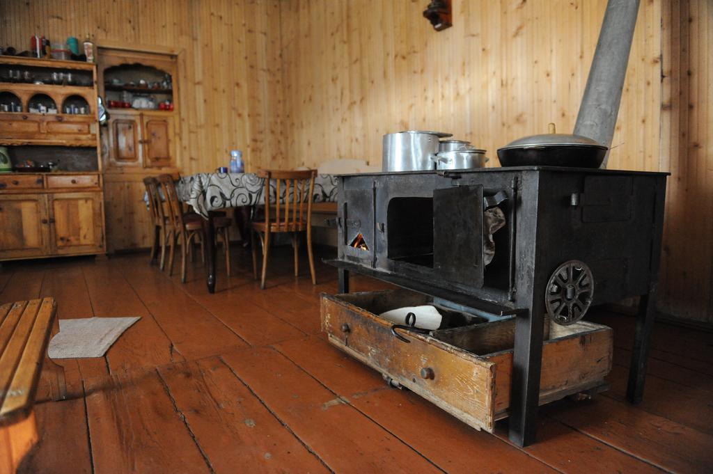 Guest House Murkvam Tvebishi Oda fotoğraf